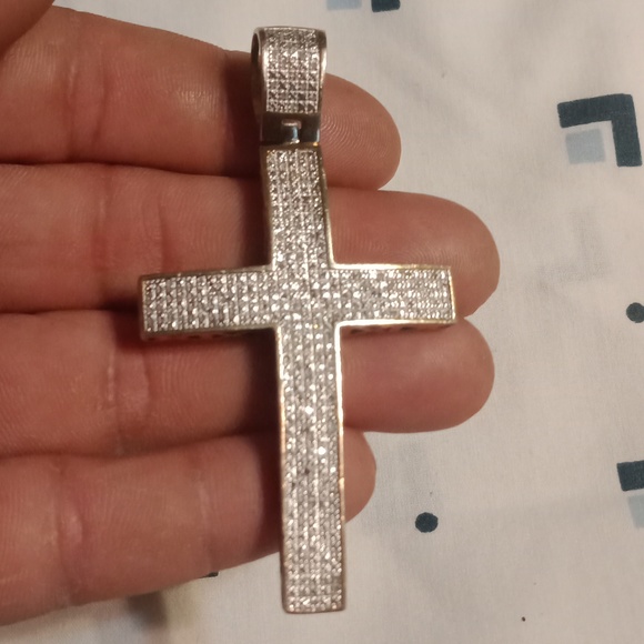 925 silver 0.75ct diamond micro pave cross pendant! (Gold Plated) 13.3 Grams - Picture 5 of 5